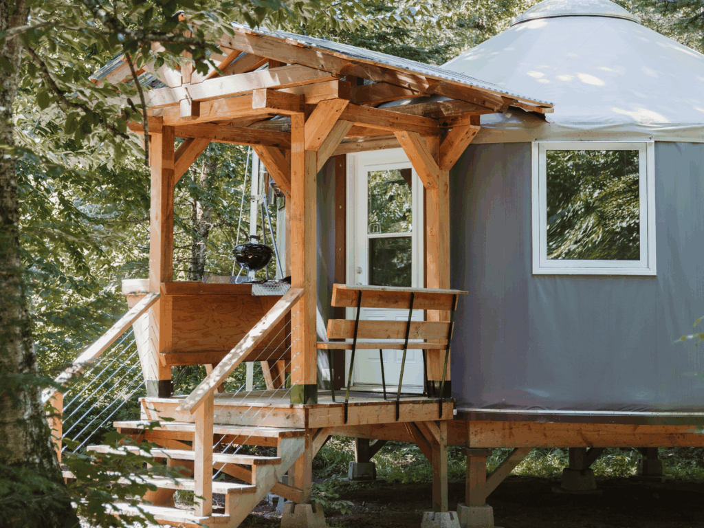 Yourte en forêt à la Vallée Bras-du-Nord, hébergement nature à Saint-Raymond